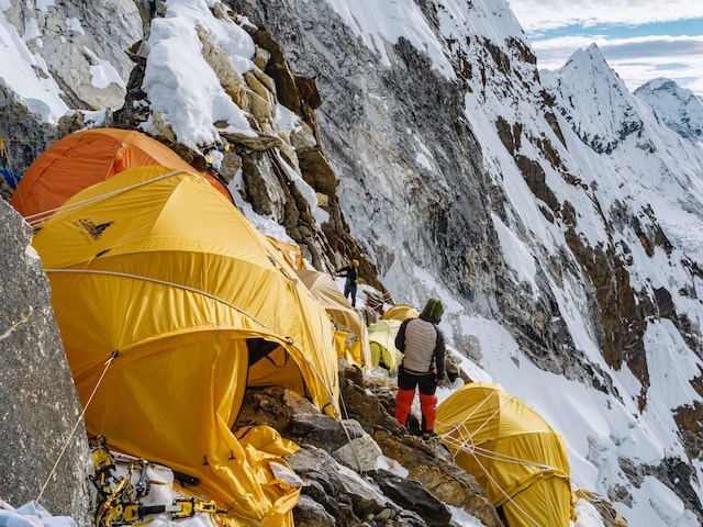 people hiking in freezing cold and setting up tents